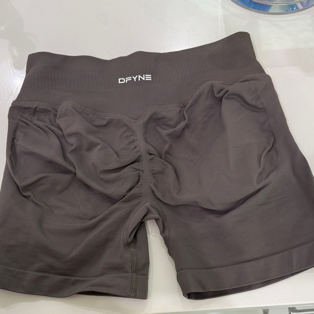 DFYNE impact short size Medium with receipt authentic